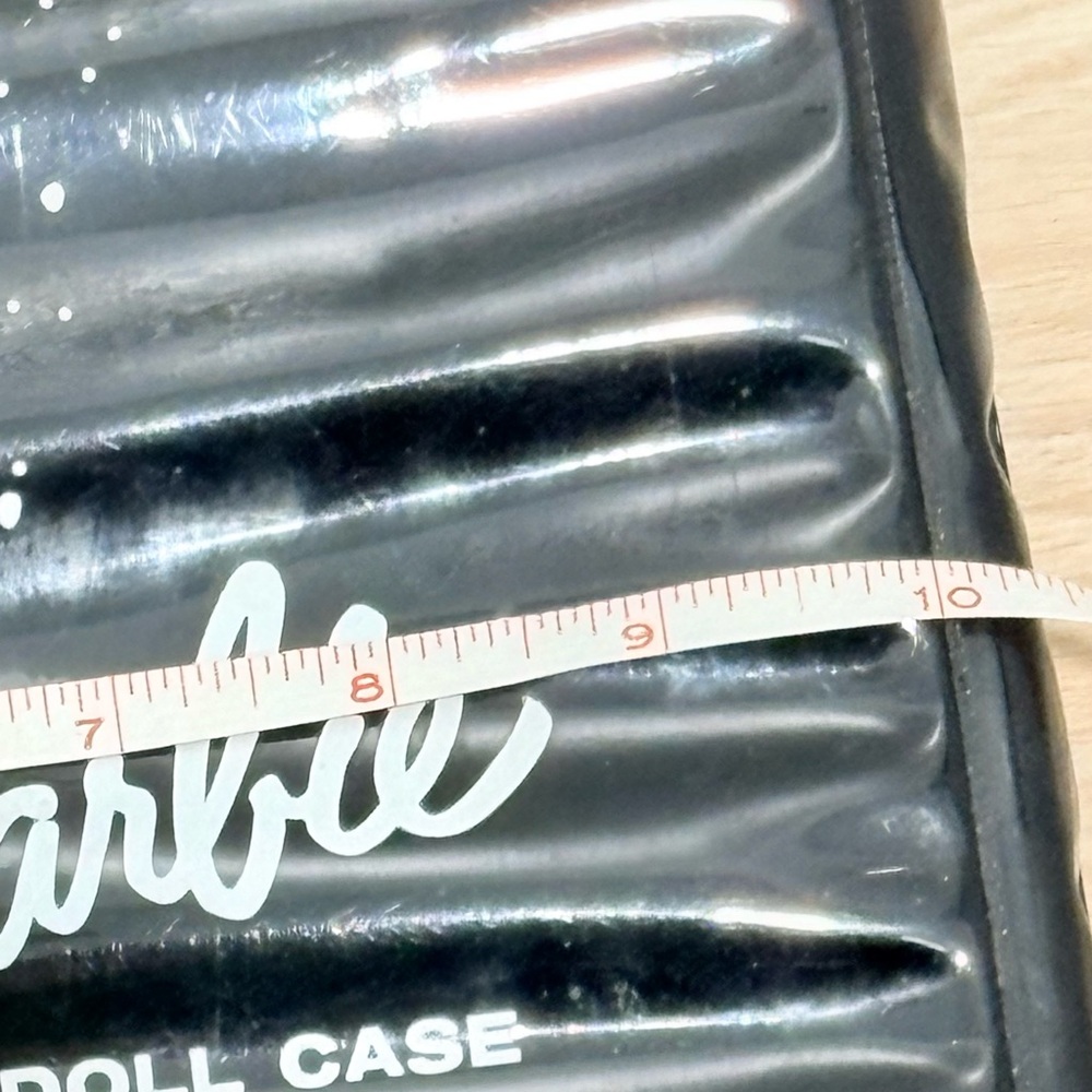 VINTAGE BARBIE MATTEL
BLACK DOLL CARRYING
CASE VIVID BOLD COLORS
COLLECTIBLE - Picture 11 of 13